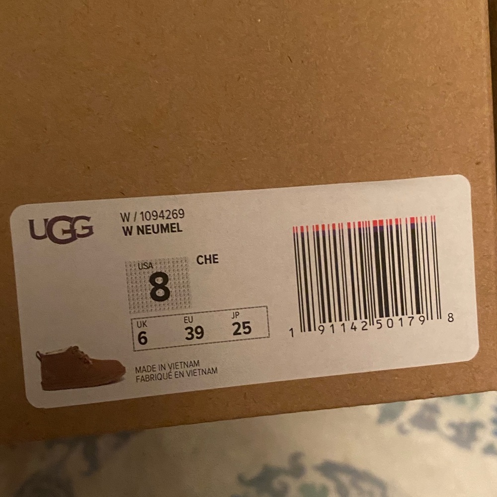SOLD AUTHENTIC UGG NEUMEL SIZE 8 - Picture 5 of 5